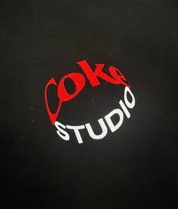 Logo bordado en bolsa de algodón