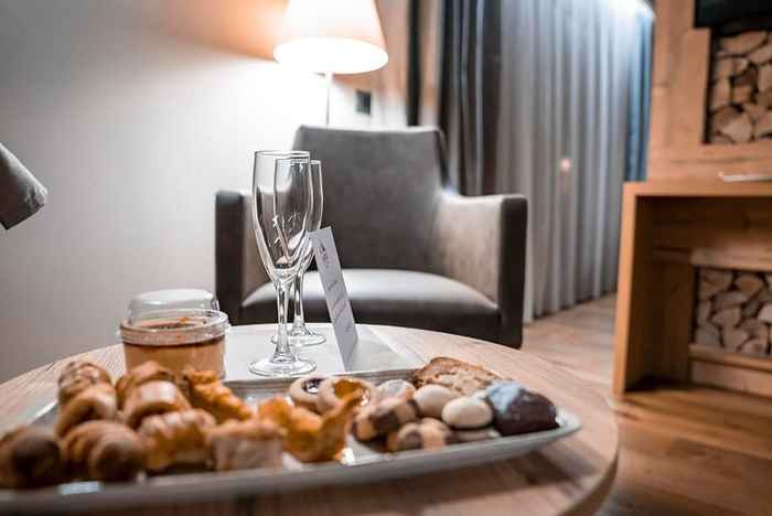 ¿Qué debe contener el welcome pack de un hotel?